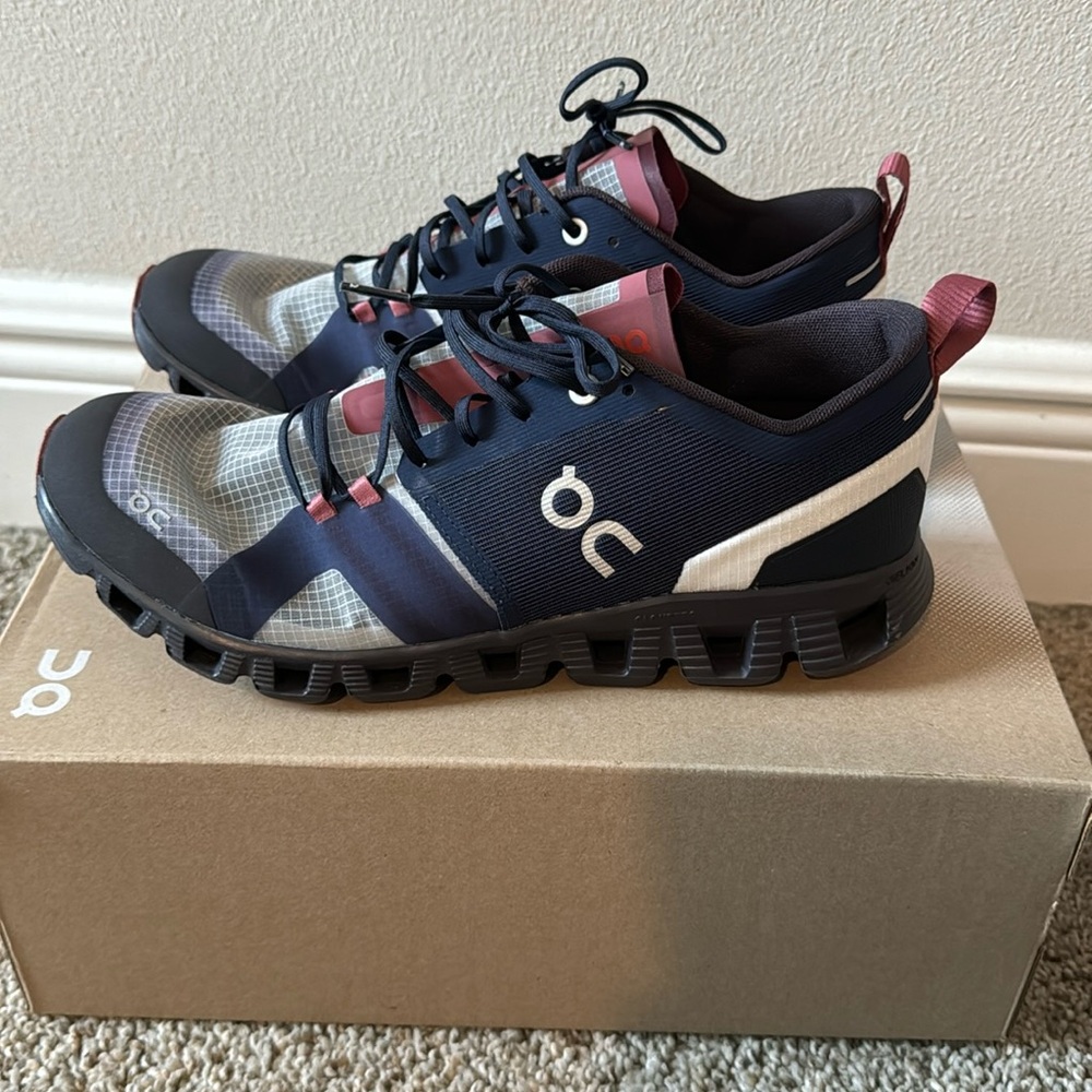 On cloud x shift athletic shoes